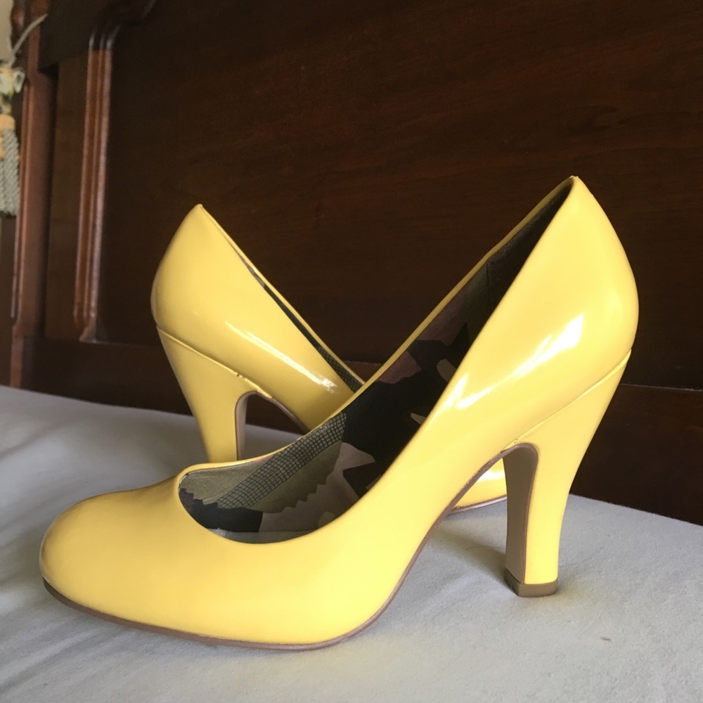 Madden Girl Sursey Pumps in Yellow ✨